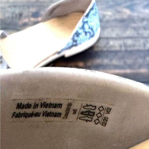 CROCS Tulum Open Toe Flat Gray Snake 3-Strap Flat Sandals Size 6 - Picture 8 of 12